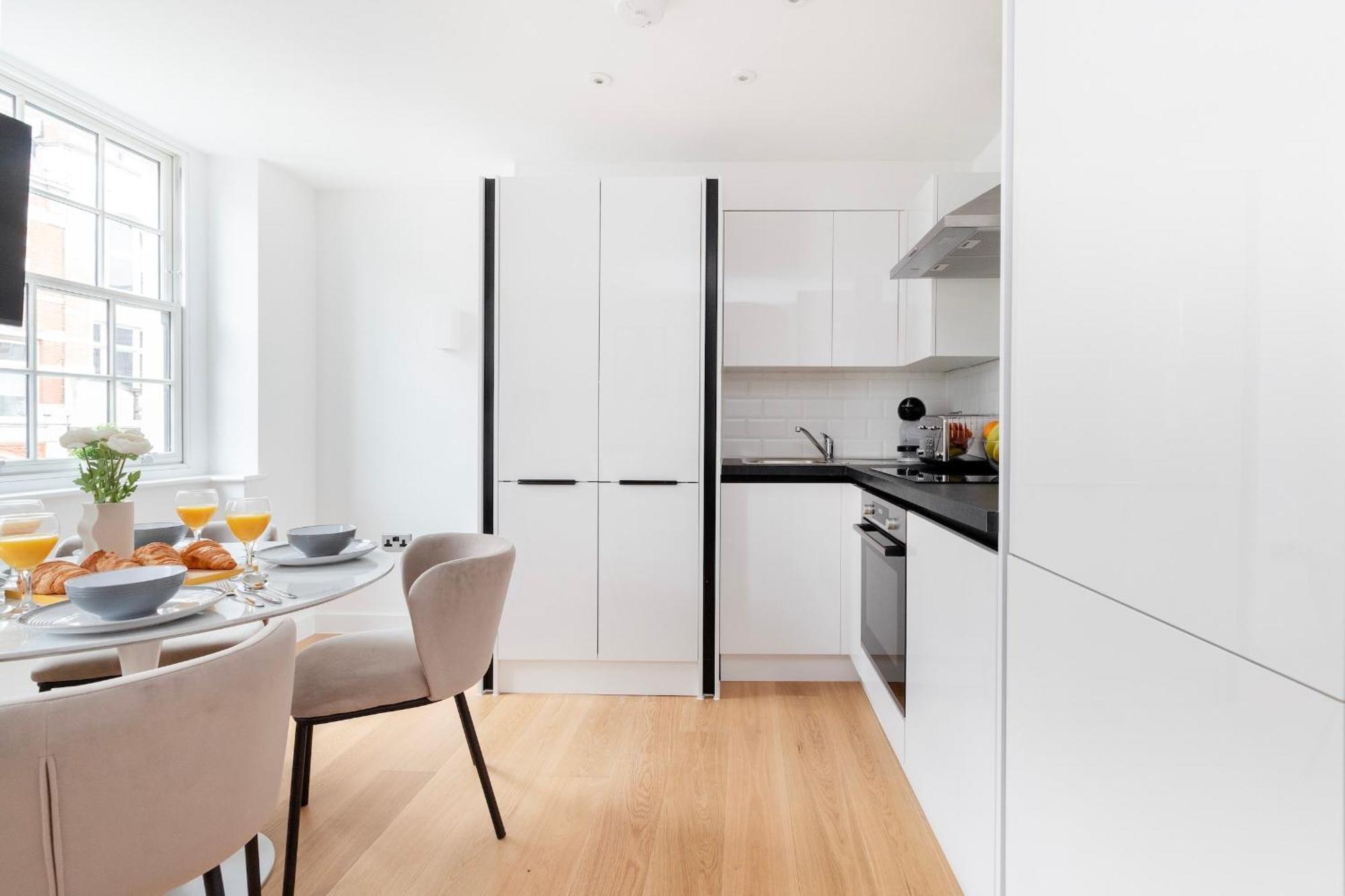 Fitzrovia With Balcony - Cityapartmentstay London Exterior foto